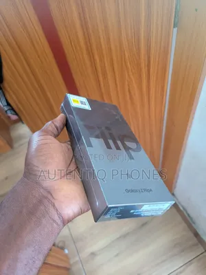 New Samsung Galaxy Z Flip4 256 GB Black