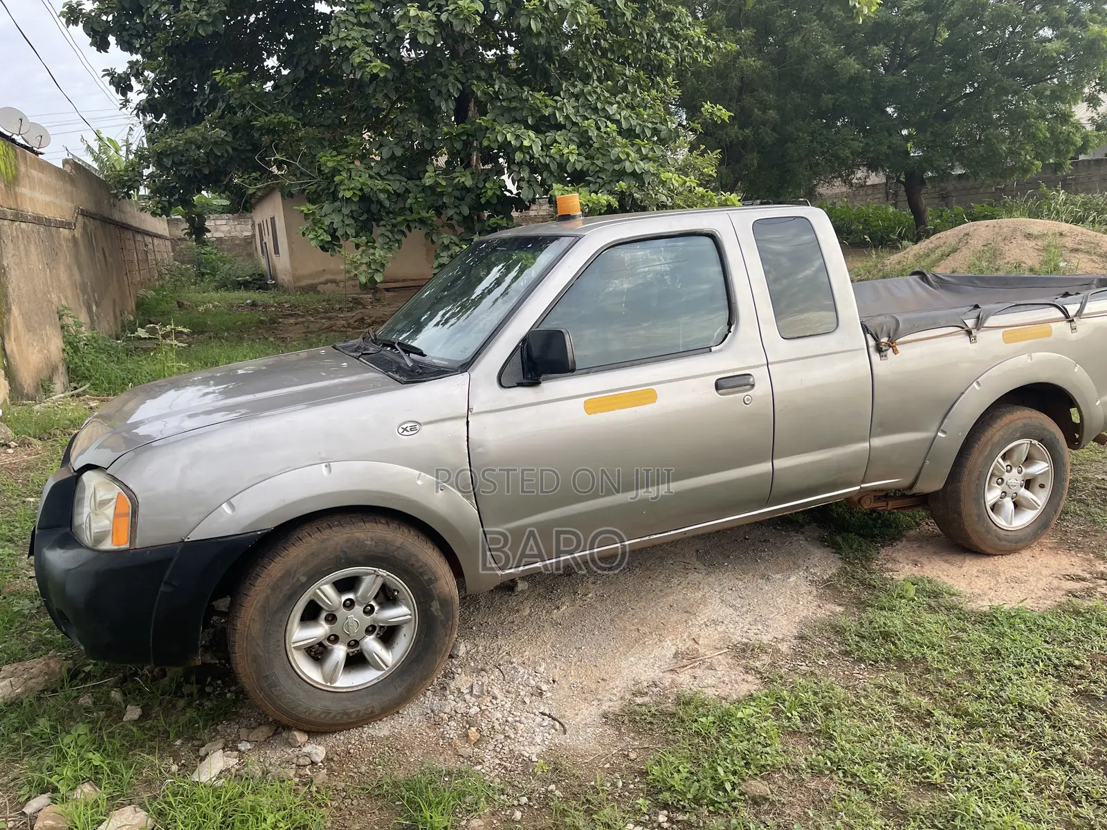 Nissan Frontier 2002 Gray