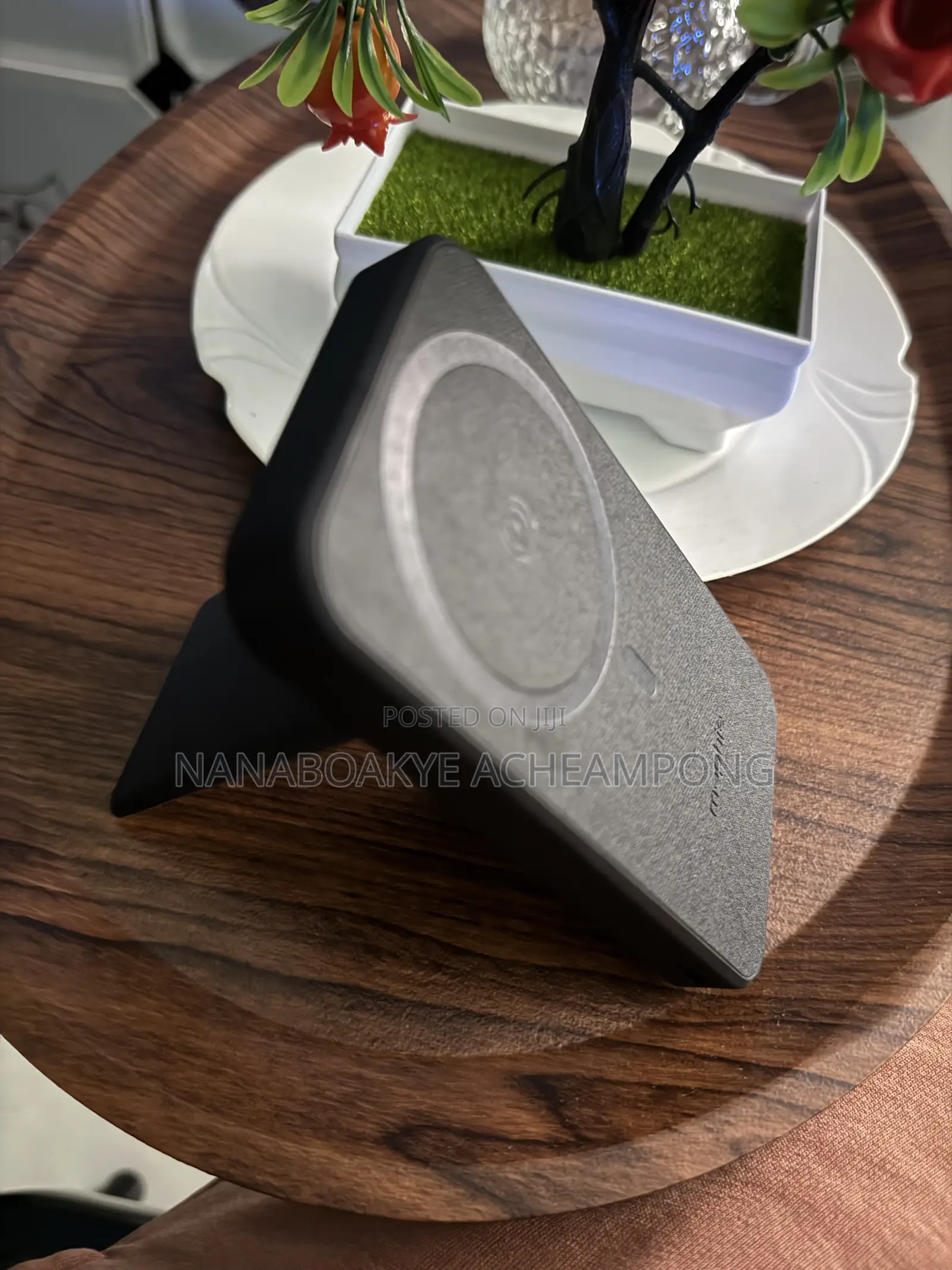 The Mophie Snap+ Powerstation Stand (10,000mah) L
