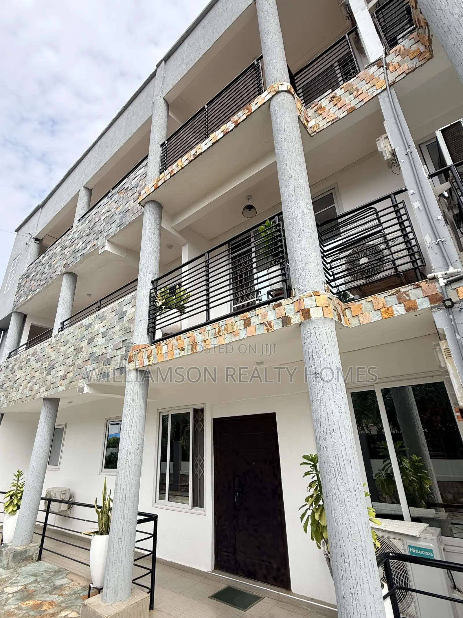 Flabbergasted/Luxury Furnished 2bedrms+3washrms Apt,Spintex