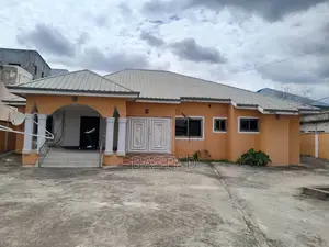 5bdrm House in Lakeside for sale