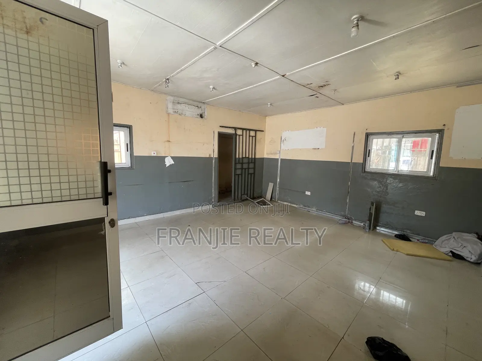 Shop for Rent at Awodome