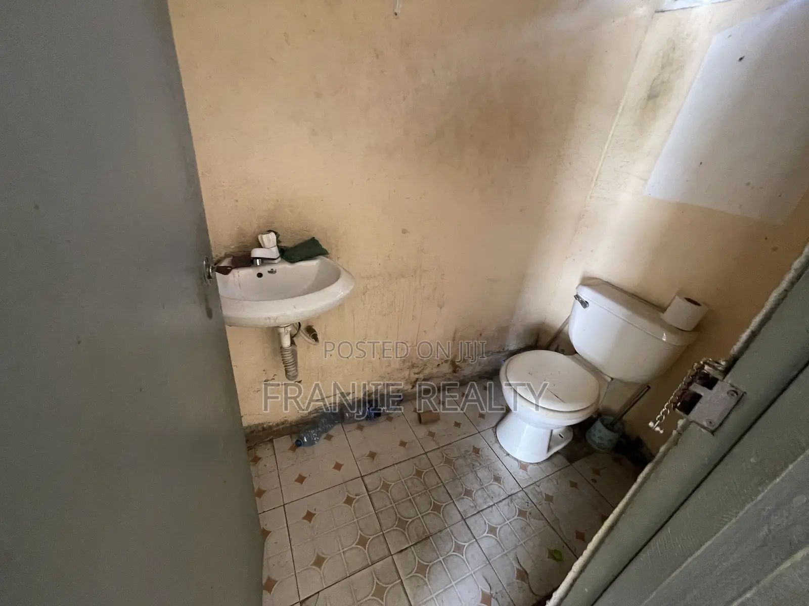Shop for Rent at Awodome