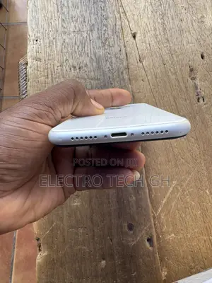 Apple iPhone XR 64 GB White