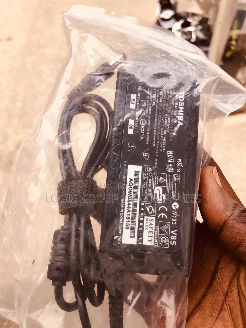Toshiba Adapter 19v