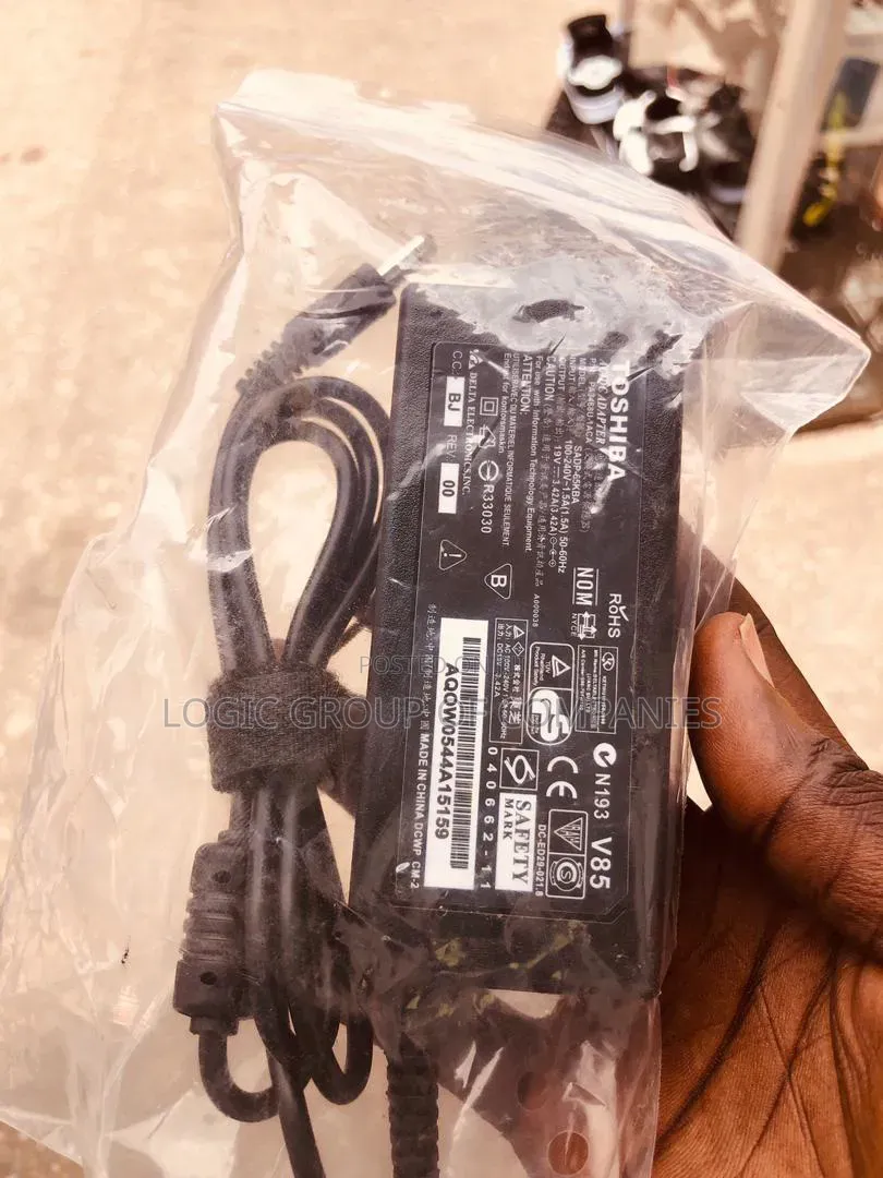 Toshiba Adapter 19v