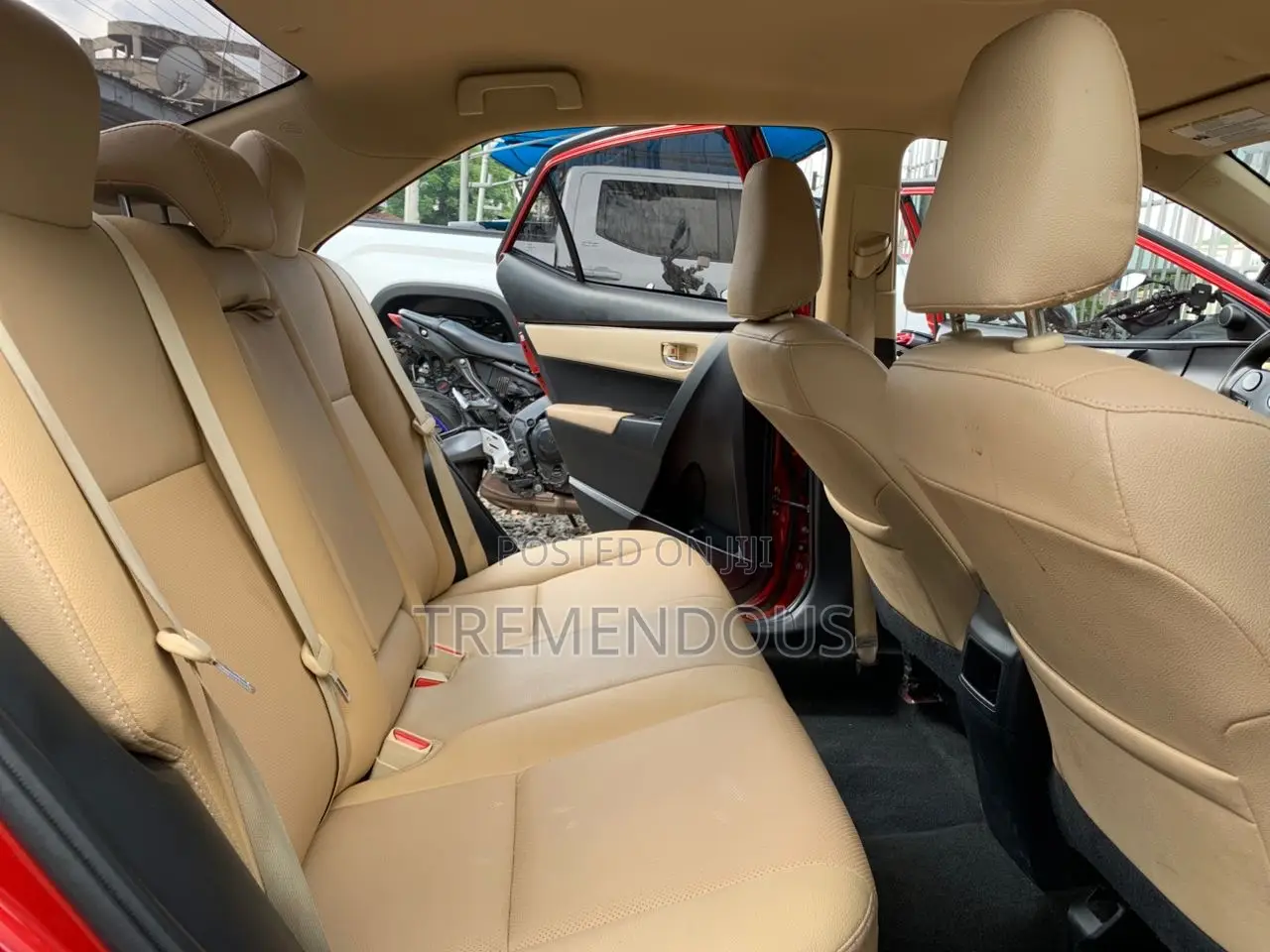Toyota Corolla LE Eco (1.8L 4cyl 2A) 2018 Red