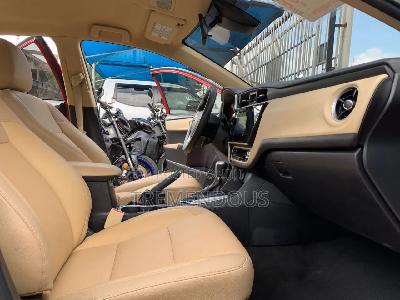 Toyota Corolla LE Eco (1.8L 4cyl 2A) 2018 Red