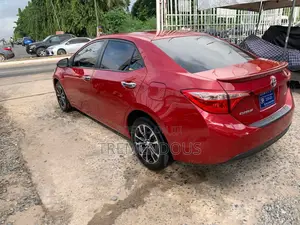 Toyota Corolla LE Eco (1.8L 4cyl 2A) 2018 Red