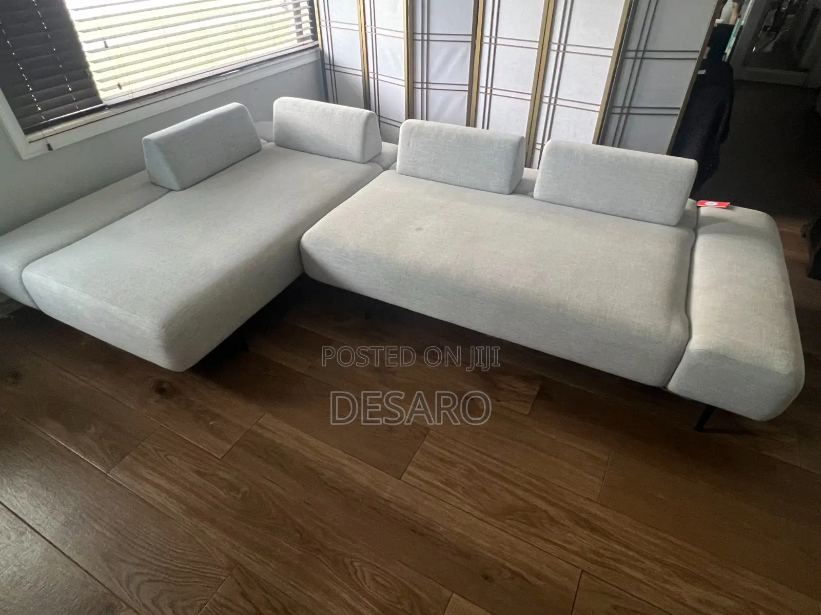 Divan Quartz White Sectional