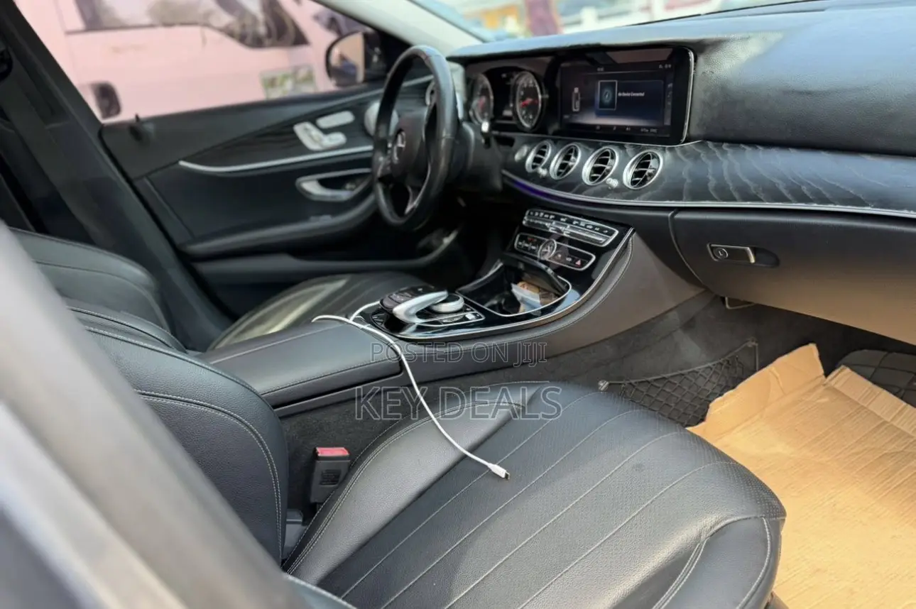 Mercedes-Benz E300 4Matic AWD Sedan (2.0L 4cyl 9A) 2017 Gray