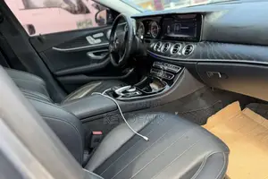 Mercedes-Benz E300 4Matic AWD Sedan (2.0L 4cyl 9A) 2017 Gray