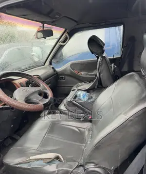 Hyundai H-100 2004 Silver