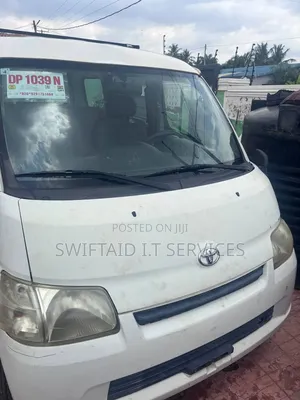 Toyota HiAce 2011 White