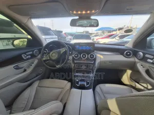 Mercedes-Benz C300 Luxury 4dr AWD 4Matic Sedan (2.0L 4cyl 7A) 2015