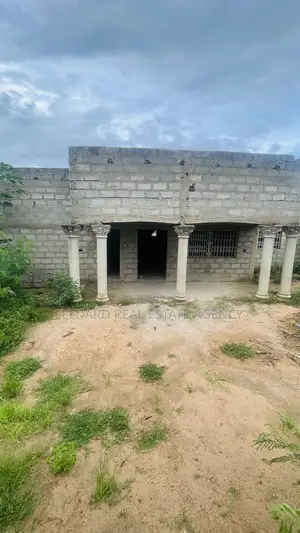 3bdrm House in Sefdard Properties, Amasaman for sale