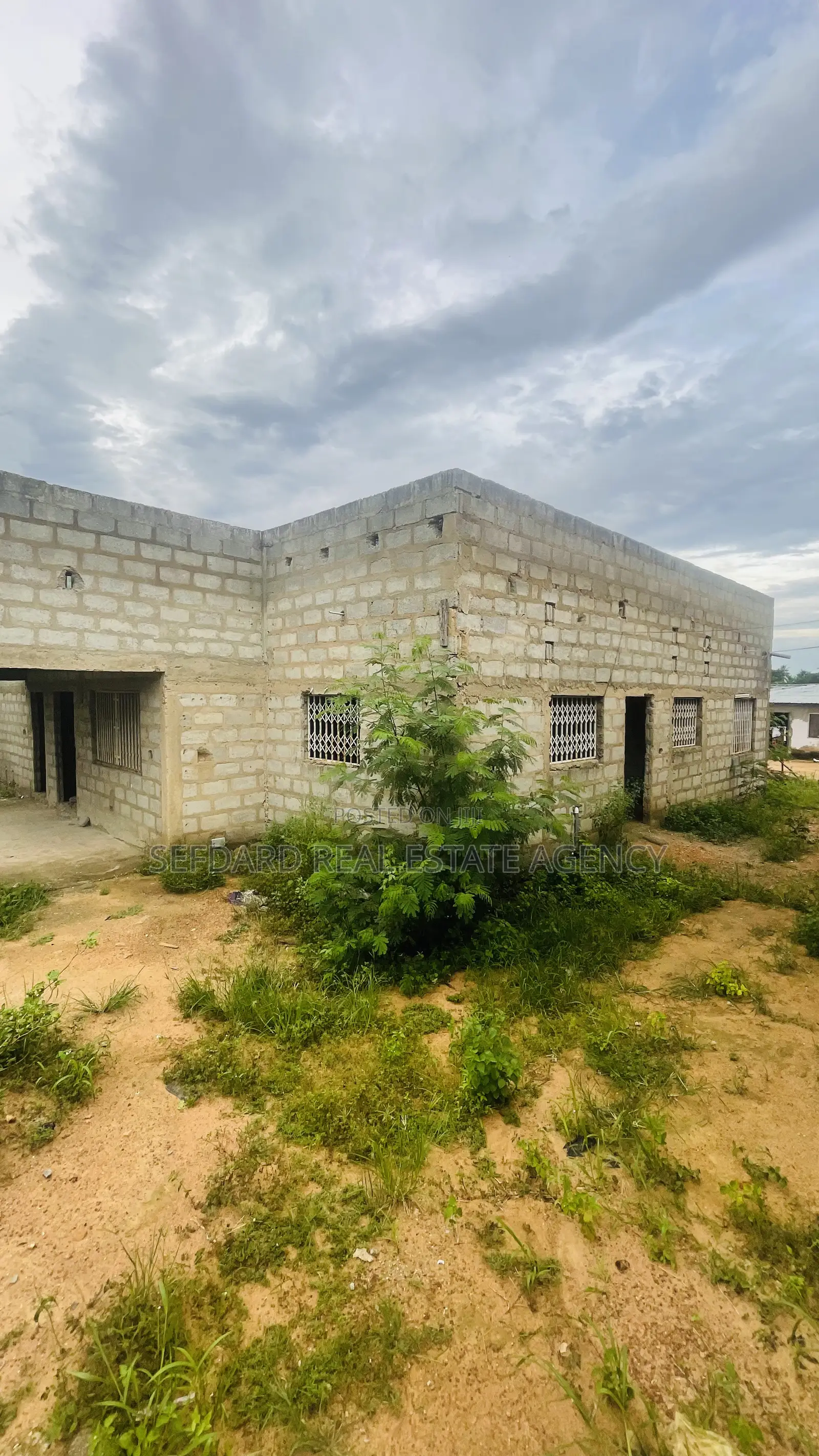 3bdrm House in Sefdard Properties, Amasaman for sale
