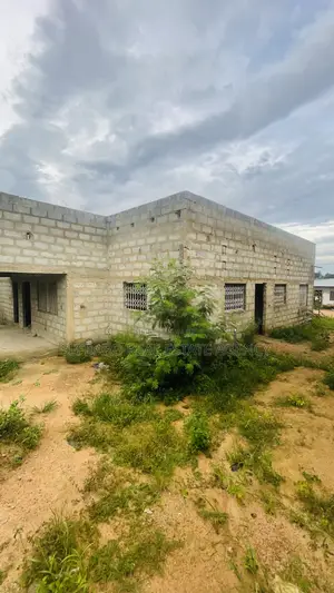 3bdrm House in Sefdard Properties, Amasaman for sale