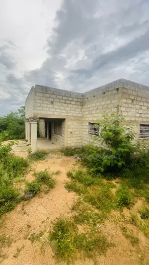 3bdrm House in Sefdard Properties, Amasaman for sale
