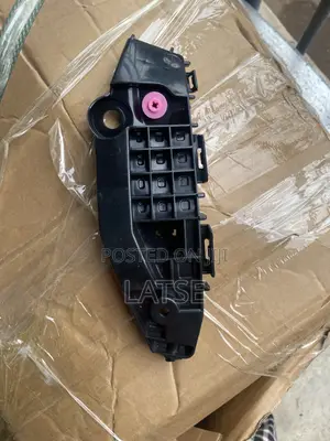 Toyota Rav4 2019,2020,2021,2022,2023 Front Bumper Bracket/ Fender Lock