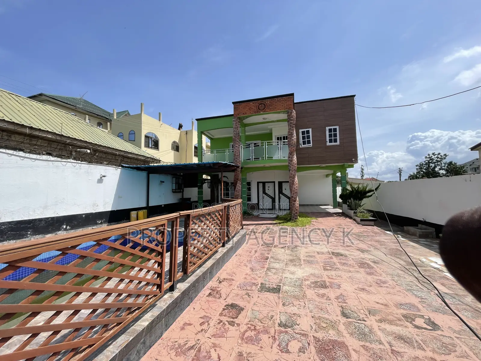 4bdrm House in J Apts, Old Barrier for sale