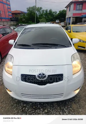 Toyota Yaris Base Hatchback 5dr 2010 White