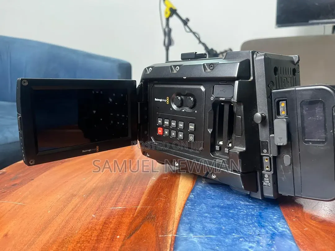 Blackmagic Ursa Mini 4. Cinema Camera (Ef Mount)