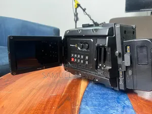 Blackmagic Ursa Mini 4. Cinema Camera (Ef Mount)