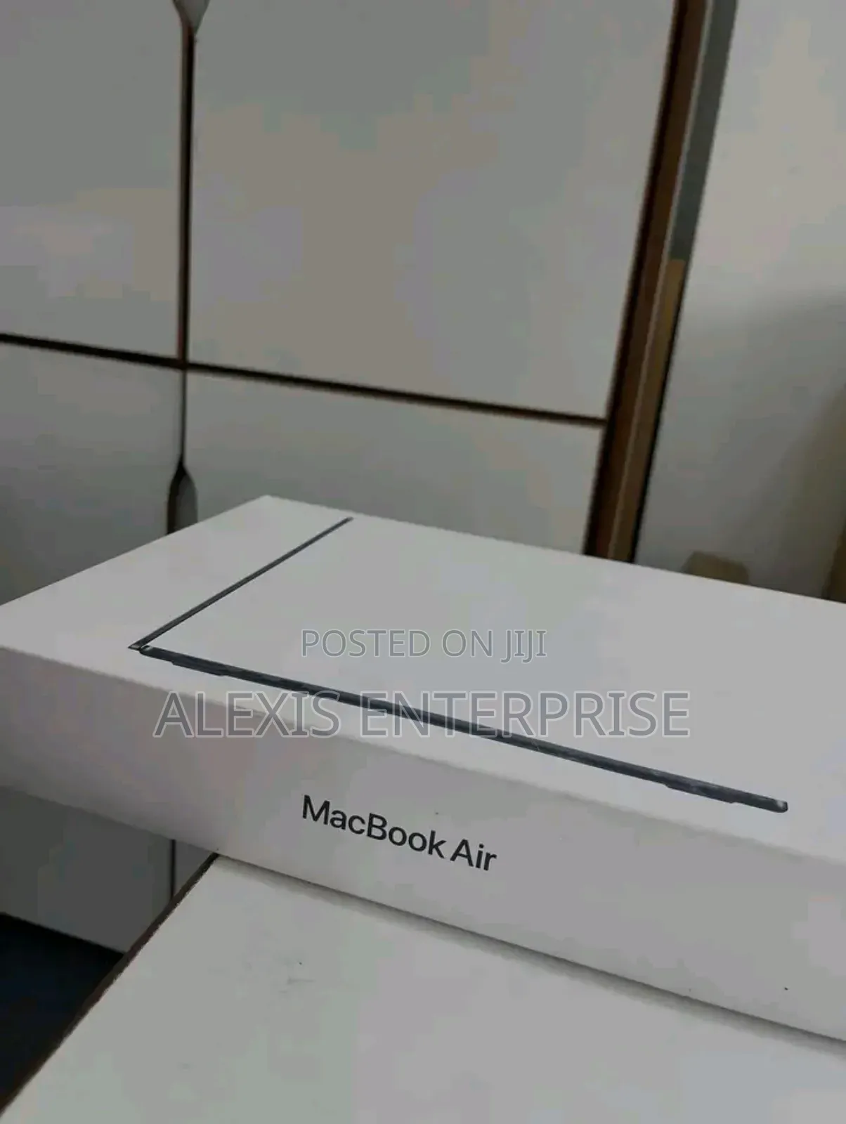 New Laptop Apple MacBook Air 2025 M4 13-inch 16GB Apple M4 SSD 512GB