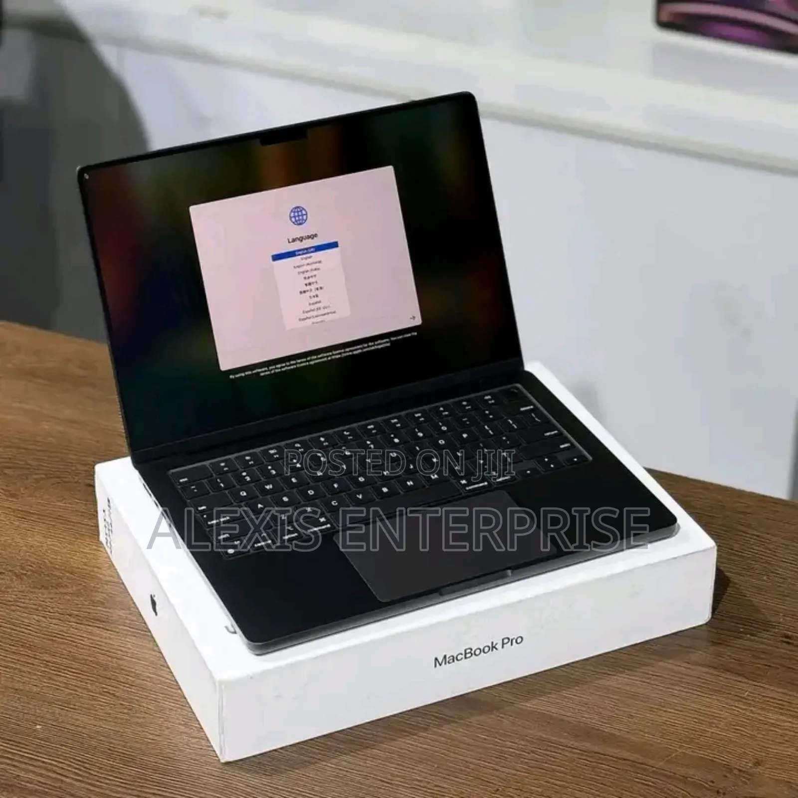 New Laptop Apple MacBook Pro 2024 M4 14-inch 16GB Apple M4 SSD 512GB