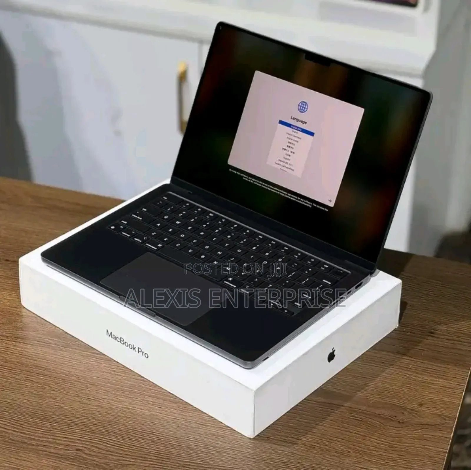 New Laptop Apple MacBook Pro 2024 M4 14-inch 16GB Apple M4 SSD 512GB
