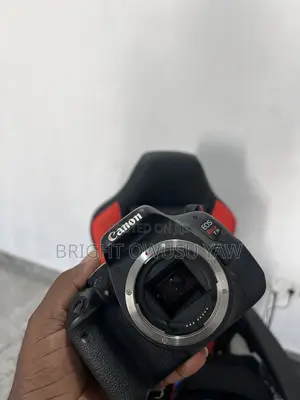 Canon Rebel T3i, Battery and a Charger