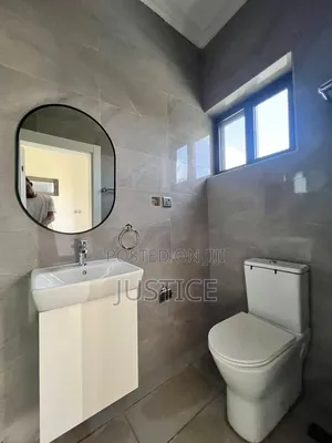 4bdrm House in East Airport for sale