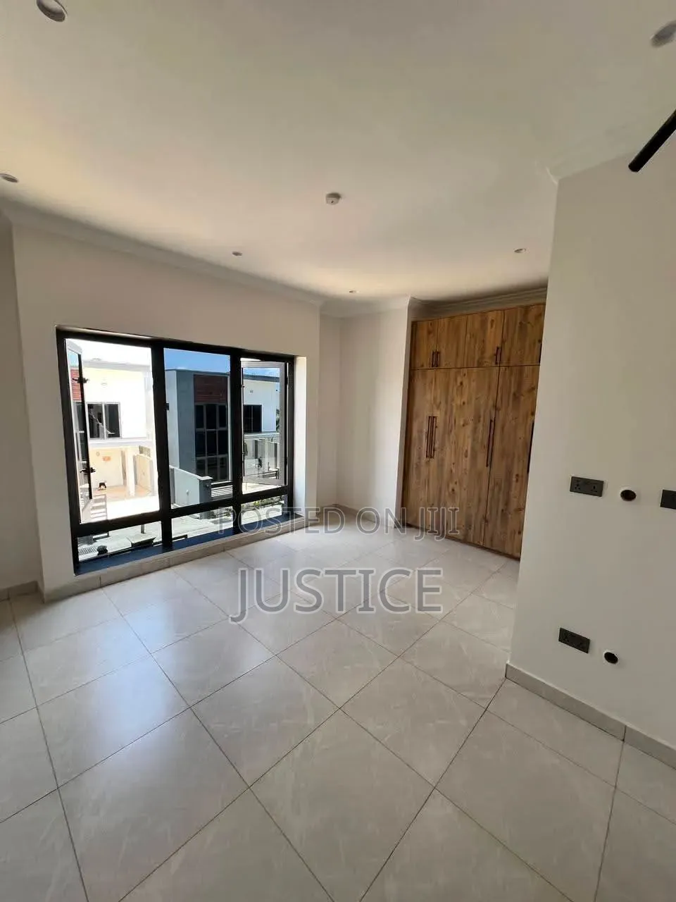 4bdrm House in East Airport for sale