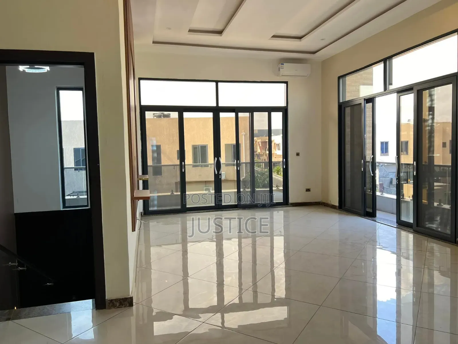5bdrm House in East Airport for sale