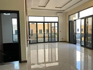 5bdrm House in East Airport for sale