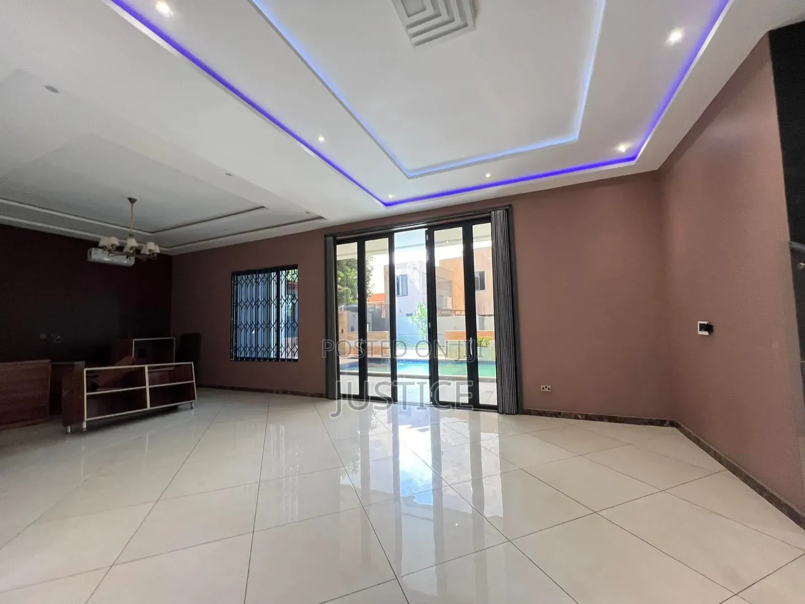 5bdrm House in East Airport for sale