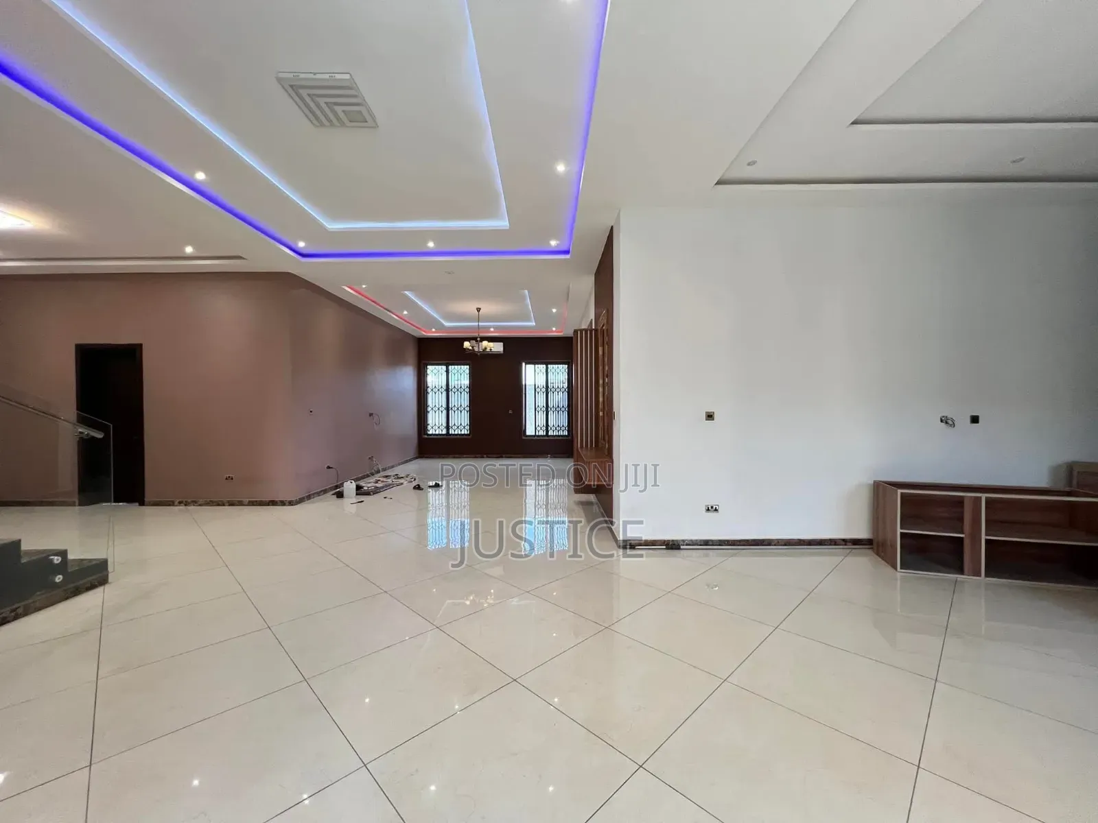 5bdrm House in East Airport for sale
