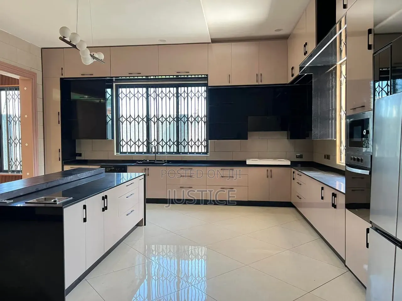 5bdrm House in East Airport for sale