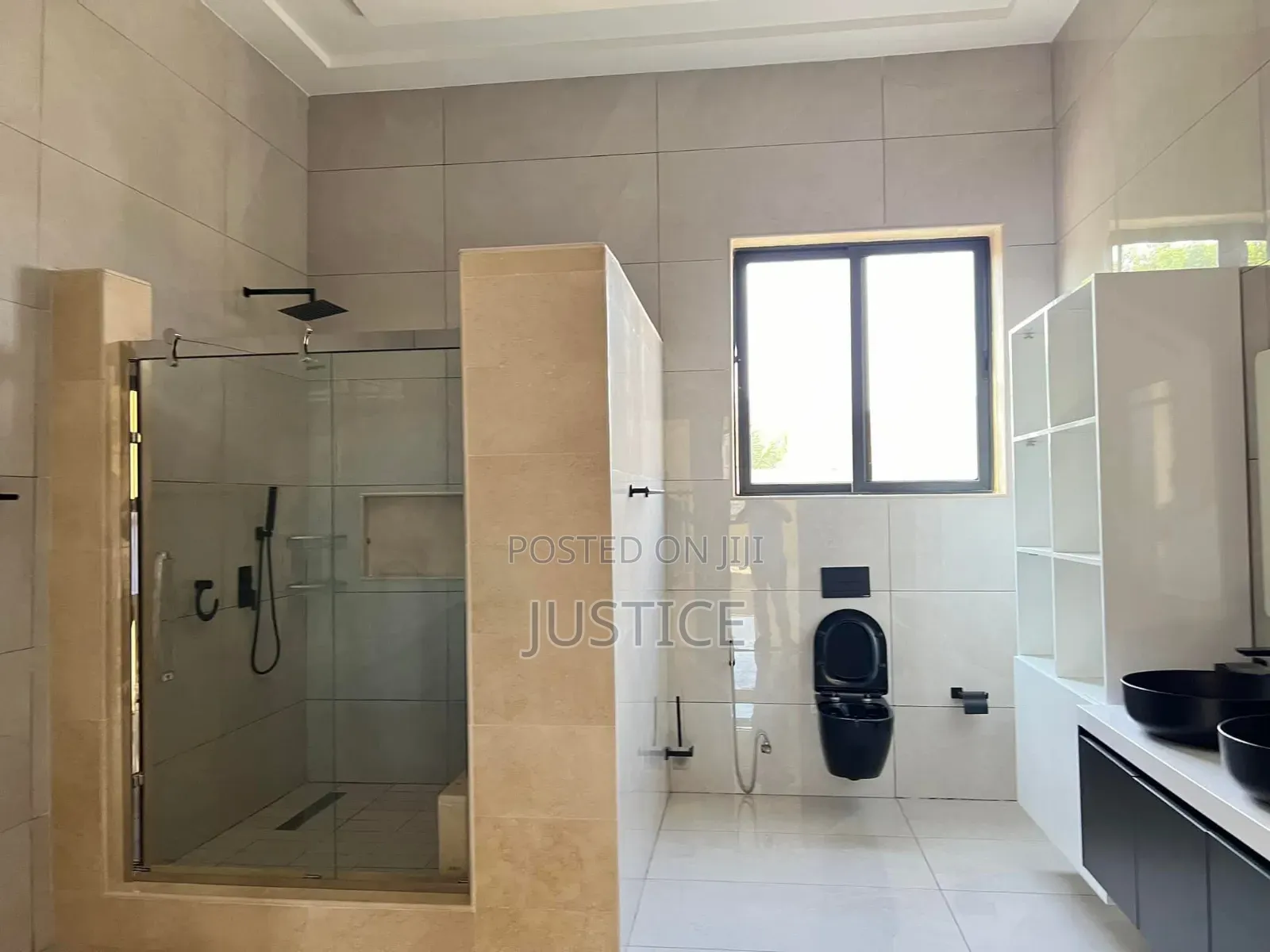 5bdrm House in East Airport for sale