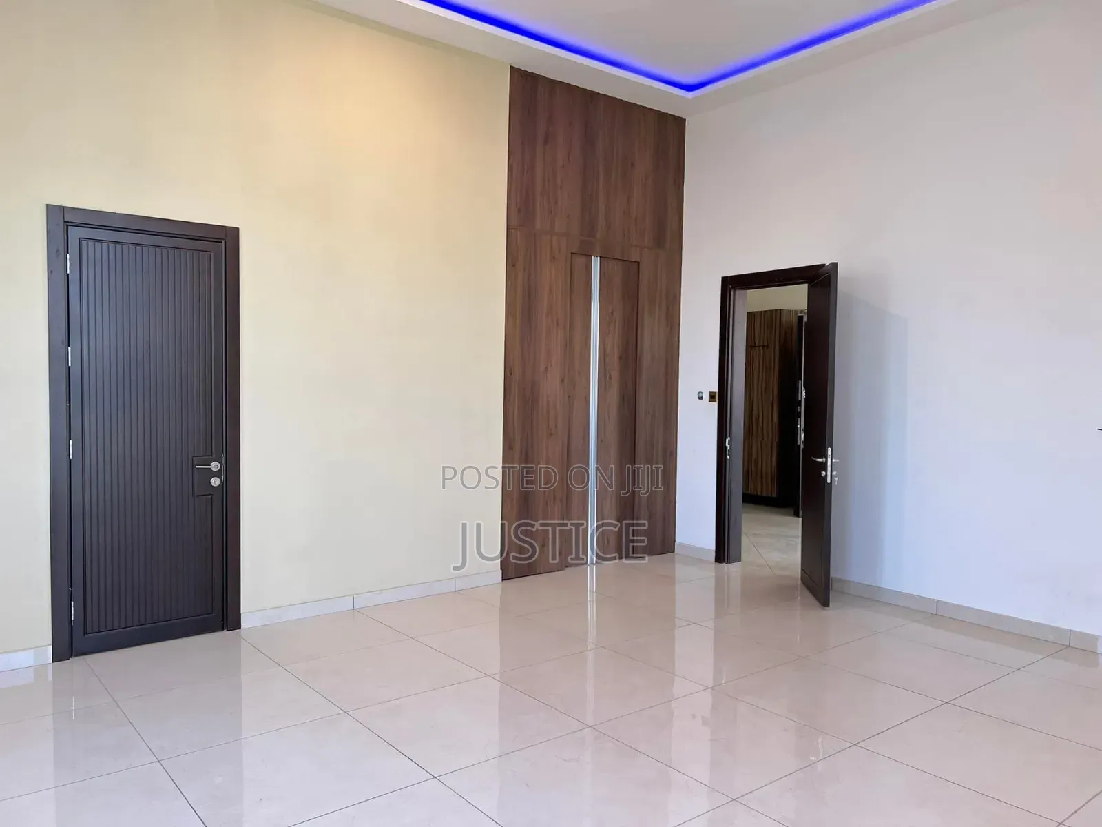 5bdrm House in East Airport for sale