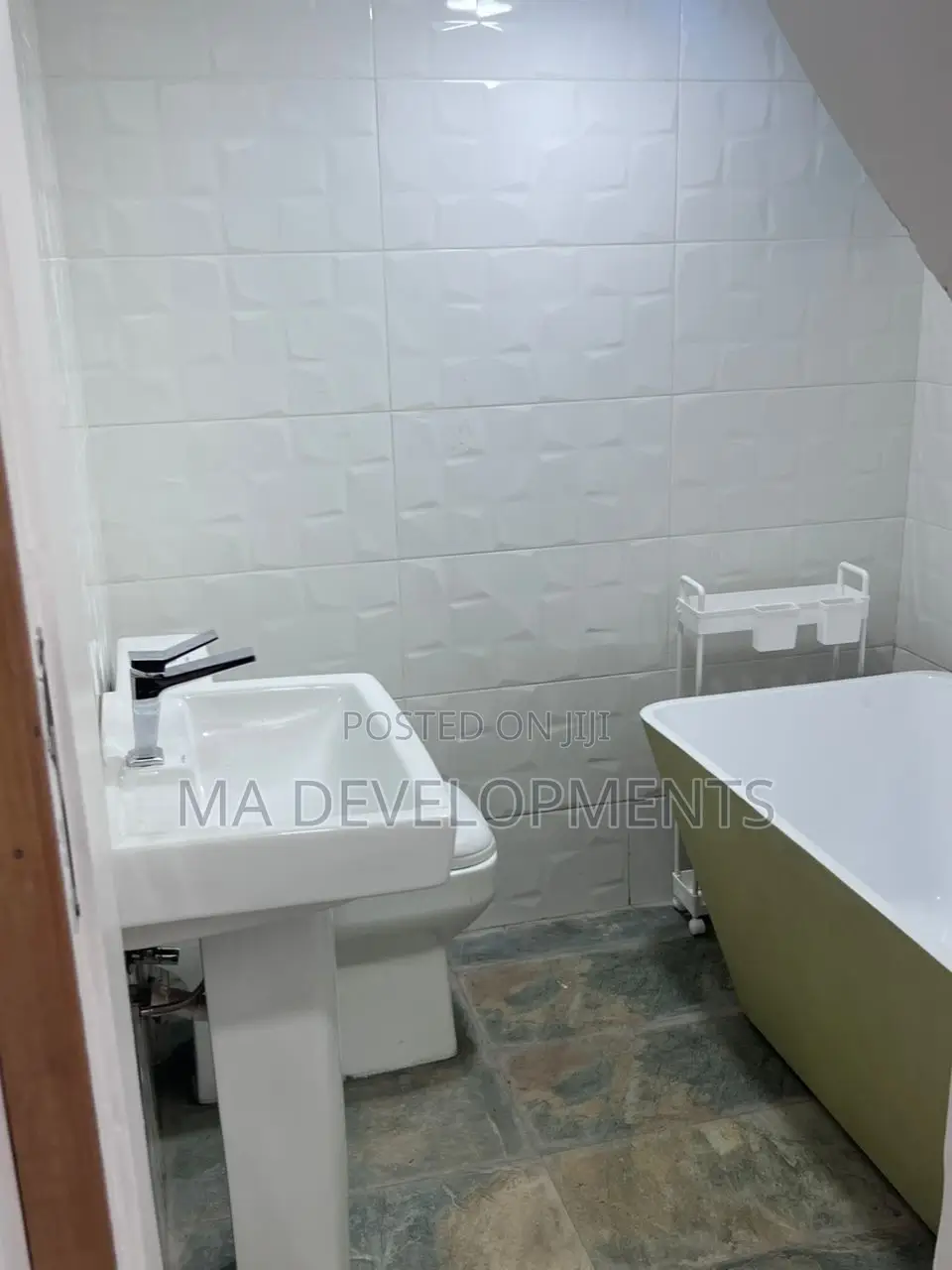 1bdrm House in Madev Realty, Kanda for rent