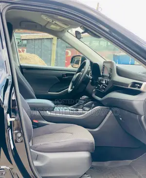 Toyota Highlander LE 2022 Black