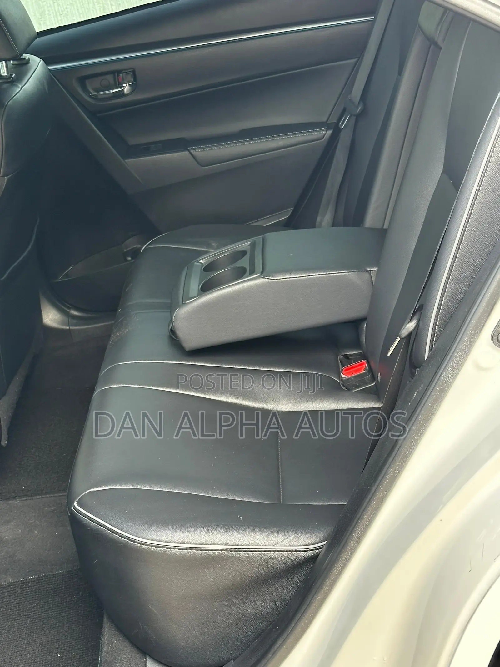 Toyota Corolla S 4dr Sedan (1.8L 4cyl CVT) 2016 White