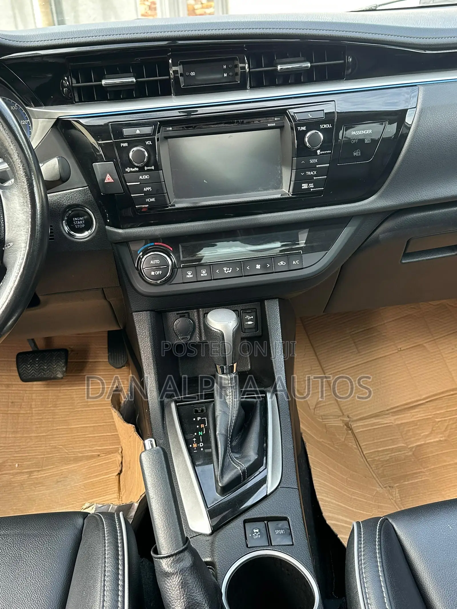 Toyota Corolla S 4dr Sedan (1.8L 4cyl CVT) 2016 White
