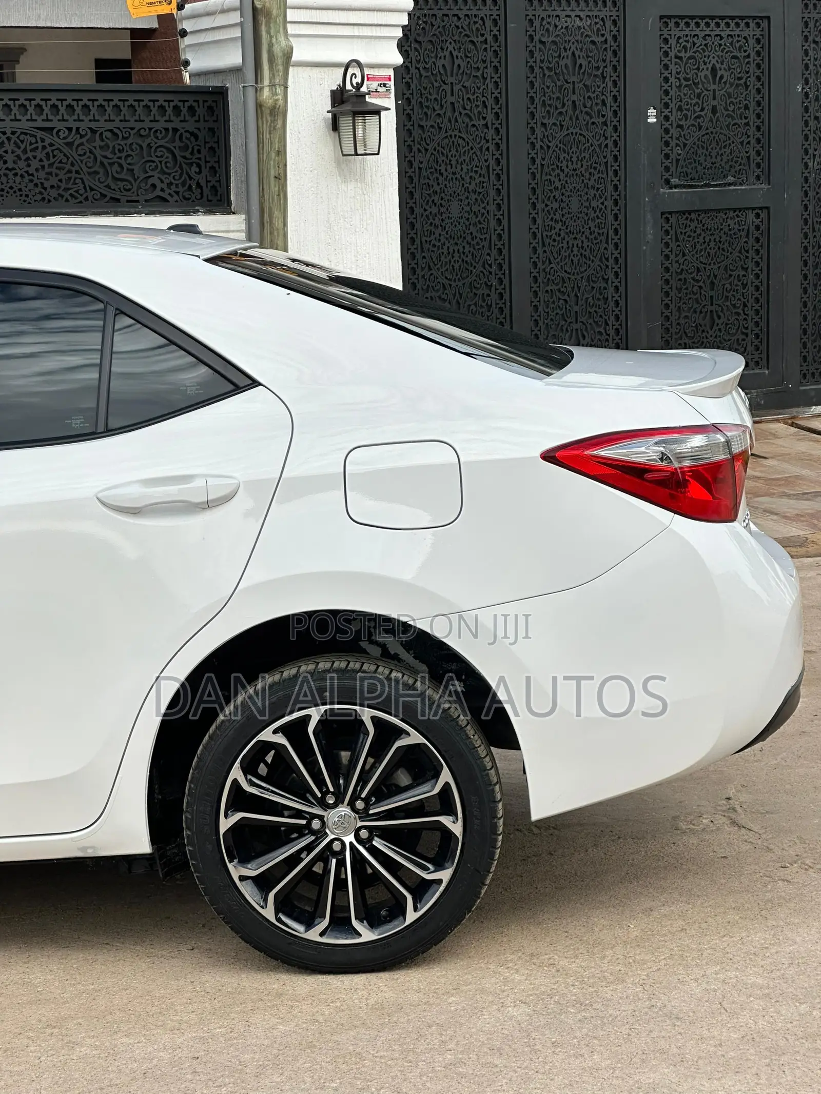Toyota Corolla S 4dr Sedan (1.8L 4cyl CVT) 2016 White