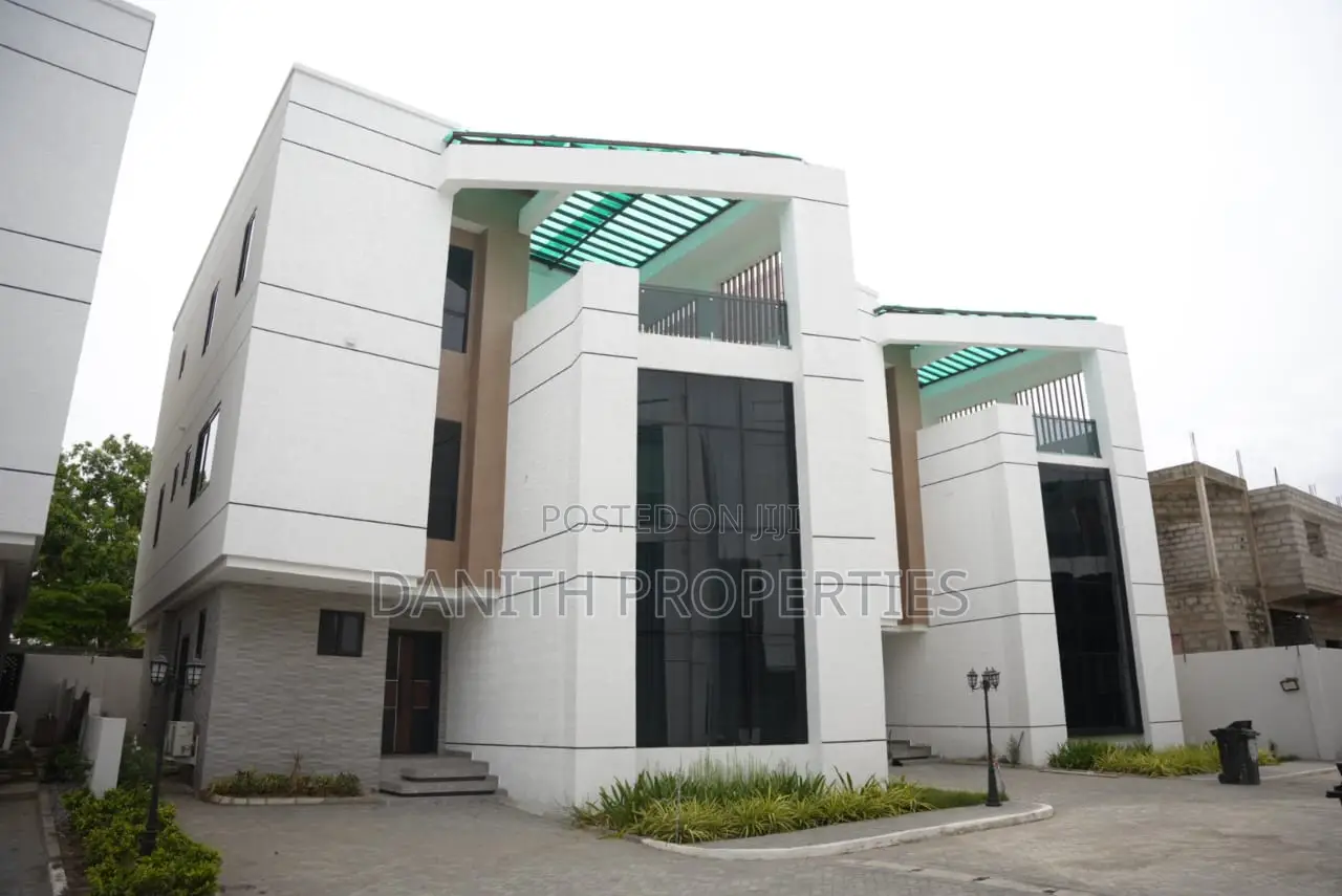 3 Bedroom Townhouse for Sale in Tse Addo