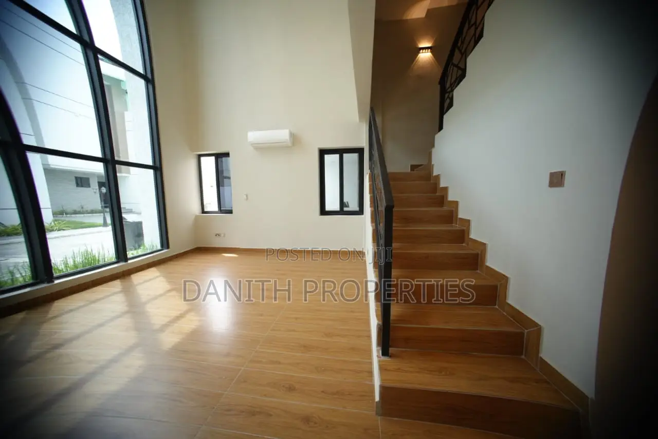 3 Bedroom Townhouse for Sale in Tse Addo