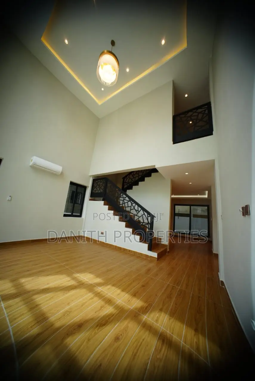 3 Bedroom Townhouse for Sale in Tse Addo