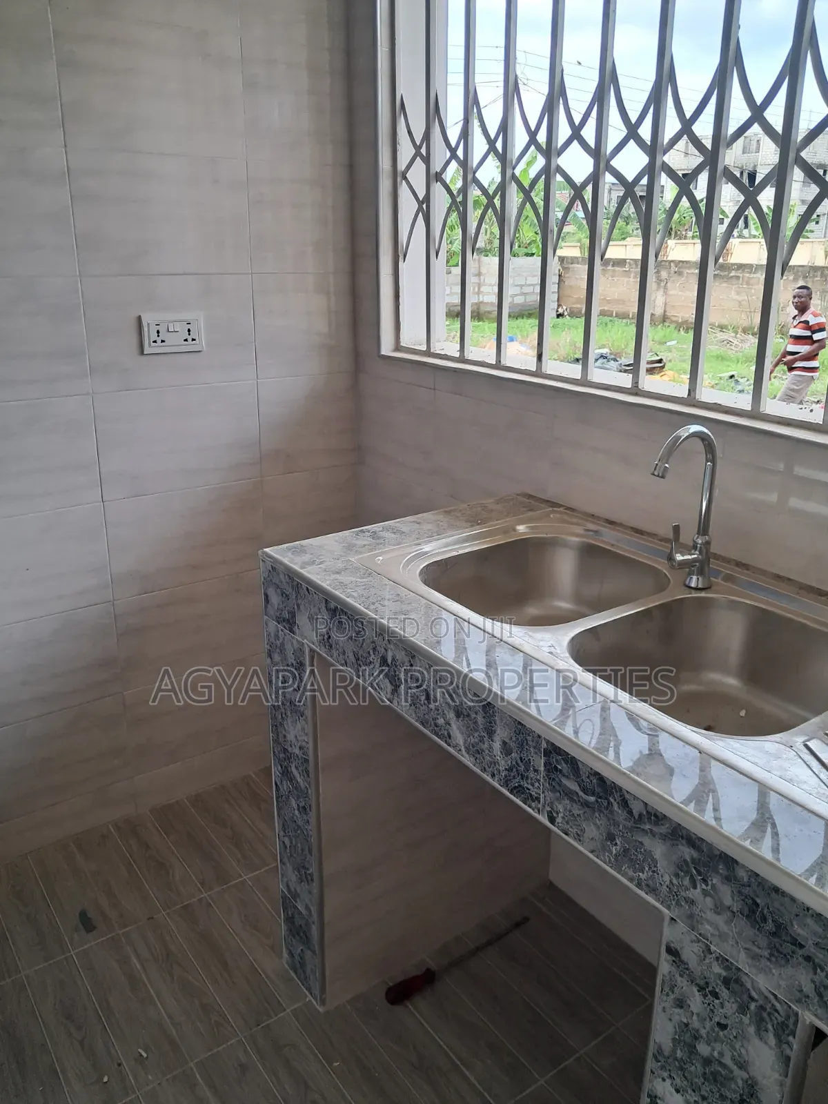 1bdrm Apartment in China Mall, Amasaman for rent
